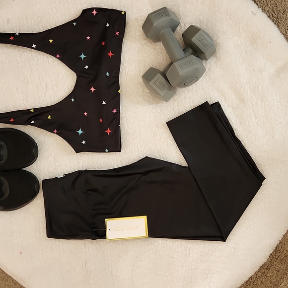 Goldsheep Black Capri Leggings - Picture 2 of 5